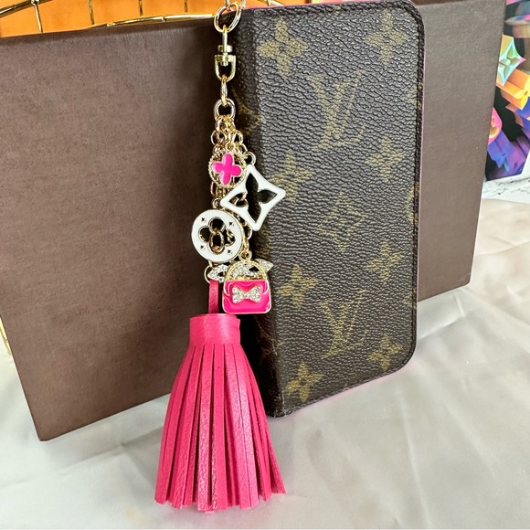 Louis Vuitton 4 key holder wallet with bag charm keychain CUSTOM - Picture 3 of 16